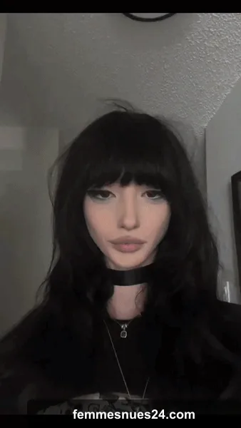 Dark Haired Choker