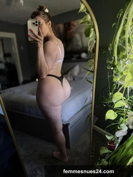 my ass is craving to be squeezed while sitting on a big cock